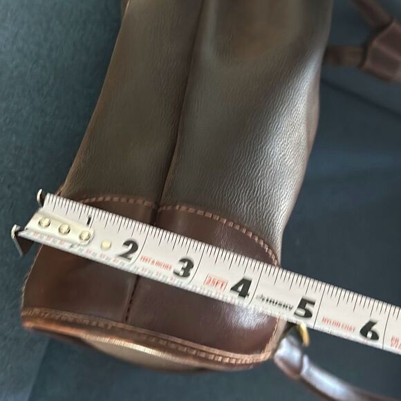 Liz Claiborne leather brown backpack - Picture 4 of 9